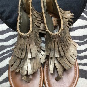 Stevies Kids Metallic Fringe Sandal Size 3